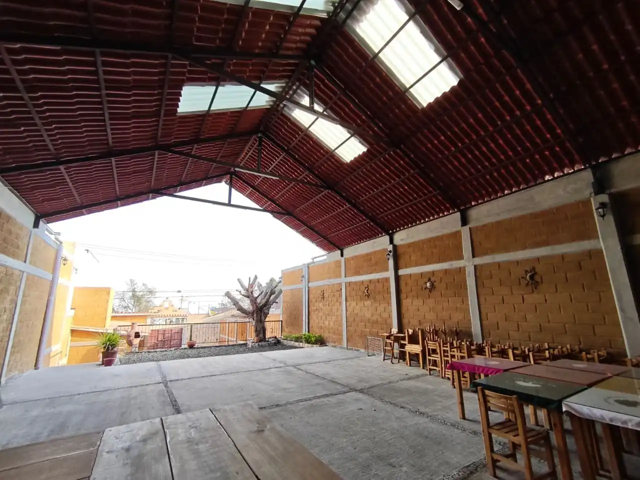 Muros rústicos — Jardín El Encino